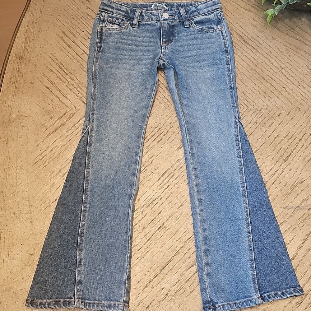 Art Class Two-Tone Blue Flare Jeans Size 6 NWOT